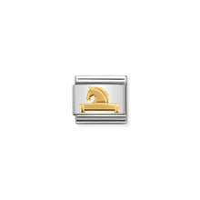 Load image into Gallery viewer, COMPOSABLE CLASSIC LINK 030149/25 HORSE AT FENCE IN 18K GOLD
